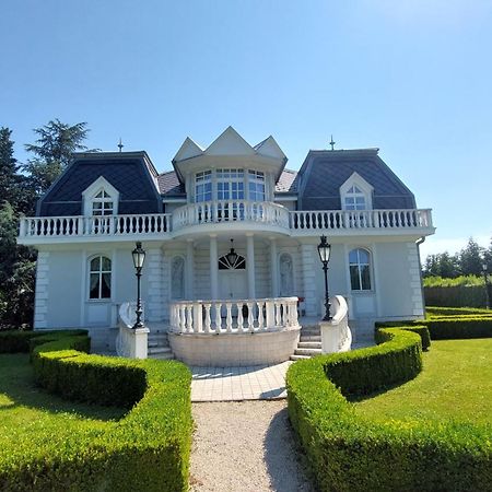 Appartement Castle Garden *** à Szombathely Extérieur photo